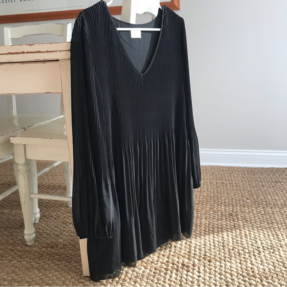 New: Wilfred Daydreamer V Neck. Size Medium